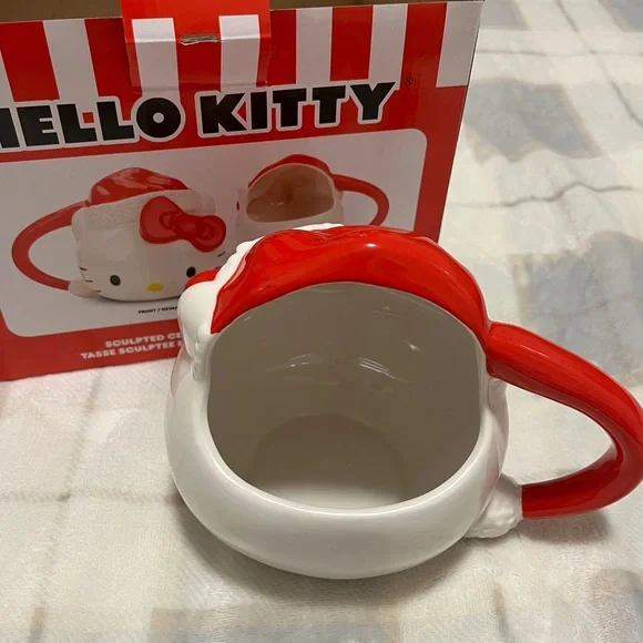 Hello Kitty sculpted ceramic mug - Picture 4 of 5